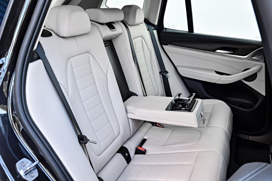 Интерьер BMW X3 xDrive30d xLine (G01) 2017 года  (WW) (фото 174 из 178)